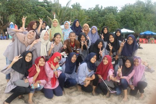 Foto Bersama di Pantai